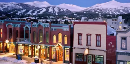 Right in the heart of Breckenridge! One block to The Gondola. Отели в г. Брекенридж