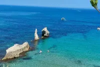 Sweet World - Family Room with Terrace Near the Beach