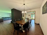 Dockside Retreat on the Canal on Lake Bemidji- 4BR, 3BA-Hot Tub-Fireplace! 버미지 호텔