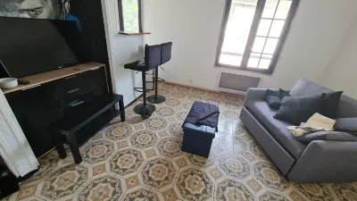 Artist's studio plus parking space Hotels near Parc des Prés sous la Ville