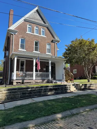 Charming studio with AC and WiFi in delightful Oakmont. Отели рядом с достопримечательностью «Fox Chapel Golf Club»