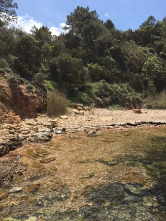 Porto Vecchio Self-contained studio 1 min. walk from the beach Отели в г. Сент-Люси де Порто-Векшио