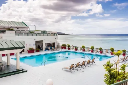 Alupang Beach Tower Отели в г. Тамунинг