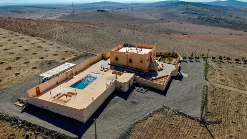 Villa sur Colline Avec Piscine son Vis-à-vis, Hotels in Rehamna