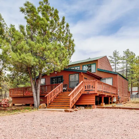 Private Hot Tub & Fire Pit: Pine Cabin Near Hiking