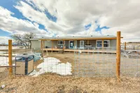 Spacious Tierra Amarilla Ranch House w/ Deck! - Parkplatz