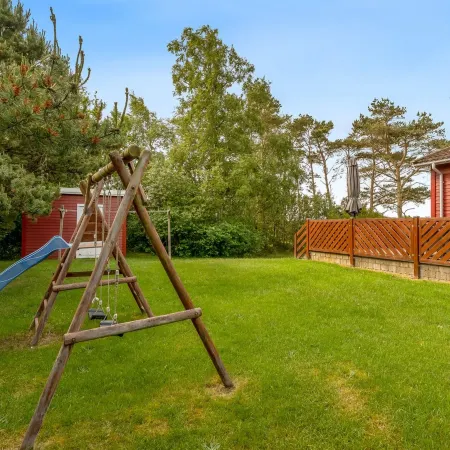 "Yanne" - 400m from the Sea