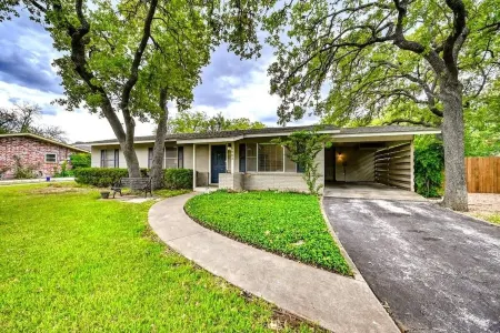 The Billie Goat Haus - Hot Tub -Steps to Main St!