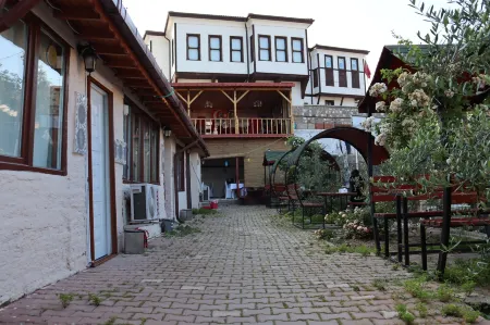 ÖZ Butik Otel Antik Kent Myrleia Отели рядом с достопримечательностью «Mudanya Yunus Aniti»