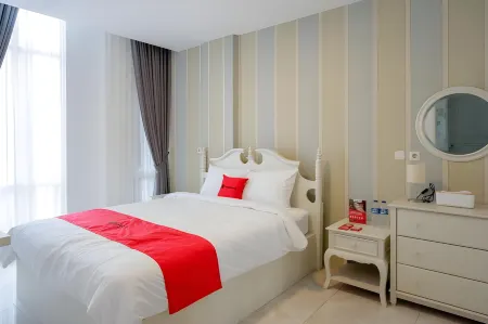 RedDoorz Plus @ Madukoro Raya Semarang Отели рядом с Аэропорт Ачмад Уани