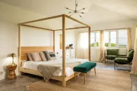 Spacious 7-bedroom villa in Rio Grande w/ pool, OCEAN VIEW, 5 mins to beach!