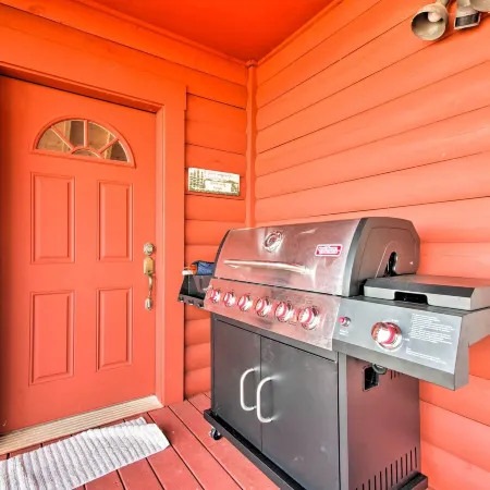 Large Cabin w/ Deck Overlooking Norfork Lake!