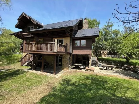 Cabin in the Vineyard. Very private!