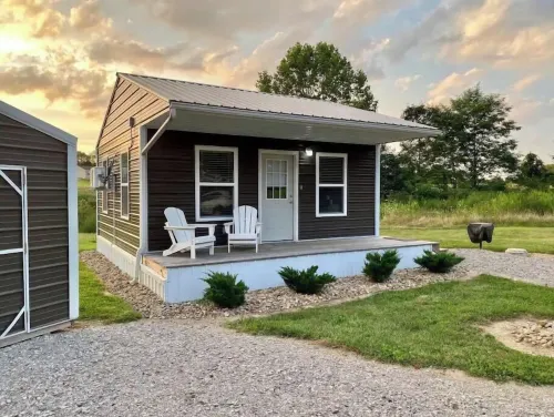 Dorothy-Cozy tiny home 7 mile from Ohio University Hotels in Athens County