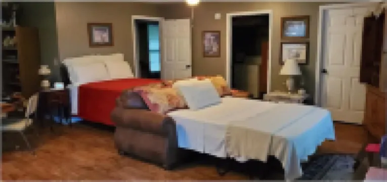 Lake Martin Water View Studio Apt.  Public Boat Ramp .06 miles from apartment.