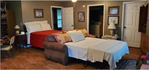 Lake Martin Water View Studio Apt.  Public Boat Ramp .06 miles from apartment.