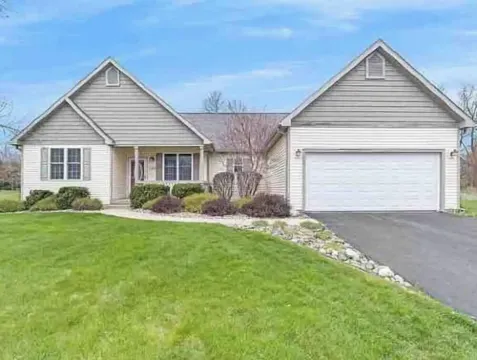 Spacious 3 BR home w/ completed basement