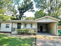 Just like HOME! Comfy KING bed, REMODELED! CLEAN! Hotels near Rogers Historical Museum