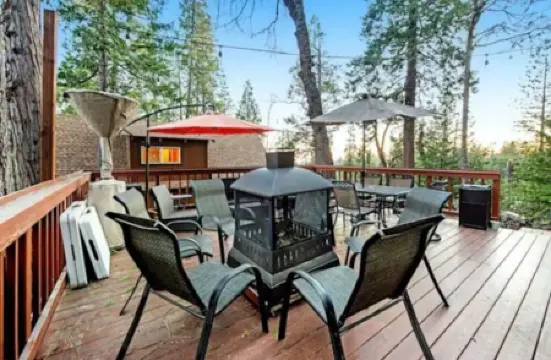 The Cabin Life- Dog Friendly w/3BR+loft & Hot Tub