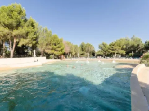 House Selection 3 bedrooms (8 people) Hotels in Mallemort