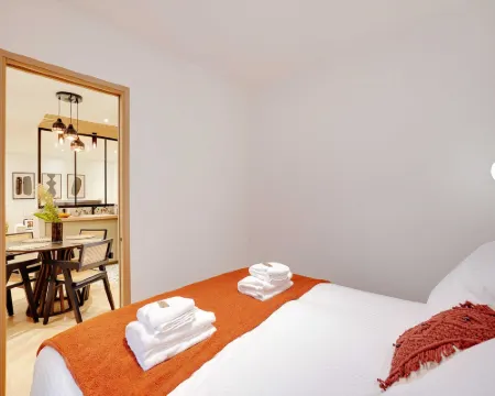 Magnificent Apartment 1BR/4P - Arc de Triomphe 塞納河畔訥伊酒店
