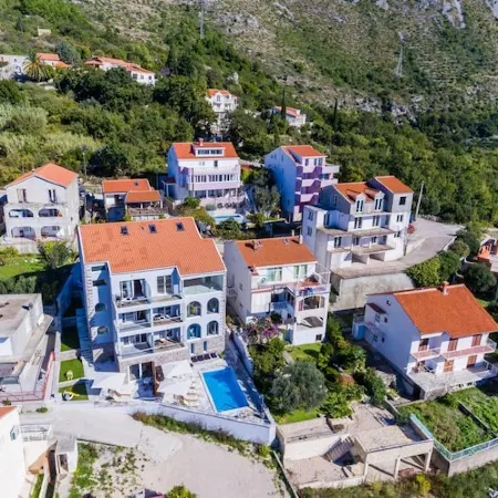 Apartments Villa Capitano - Two Bedroom Apartment with Balcony and Sea View (CRNI)