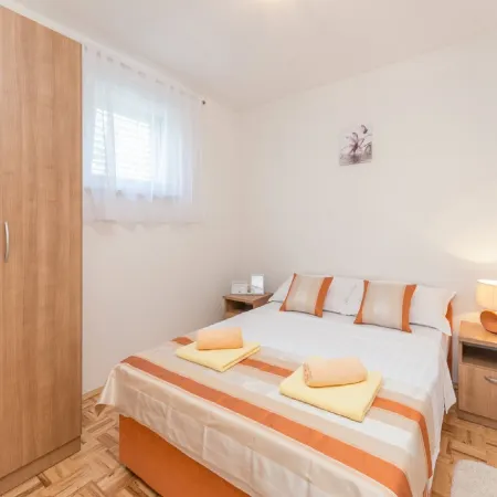 Apartments Lilly - Two Bedroom Apartment with Terrace and Sea View