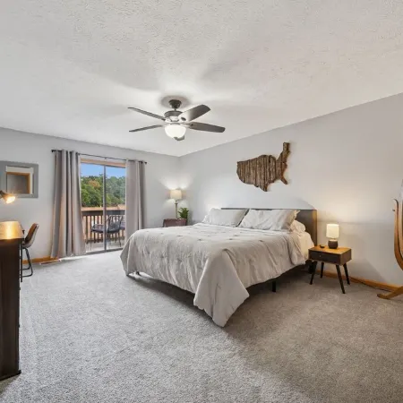 3 Bedroom Townhome next to Cheat Lake / Sunset Beach Marina!