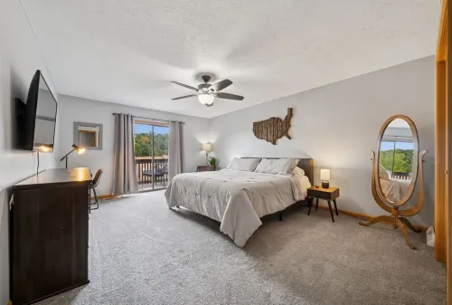 3 Bedroom Townhome next to Cheat Lake / Sunset Beach Marina!