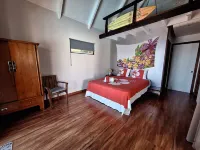 Cozy Bungalow with Exceptional Ocean and Moorea Views