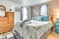 Walk to Adrian College: Family Home in Michigan