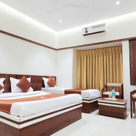 Hotel Laxmibai Palace- Only 300 Miter from Sai Baba Temple!!!! Отели рядом с достопримечательностью «Храм Саи Бабы»