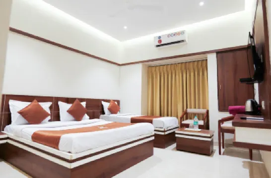 Hotel Laxmibai Palace- Only 300 Miter from Sai Baba Temple!!!! 사이바바 사원 주변 호텔