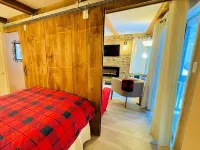 Rustic Mountainside Chalet Hotels in Blue Mountains