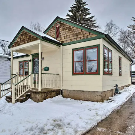 Cozy Cedarburg House - Walk to Historic Downtown!