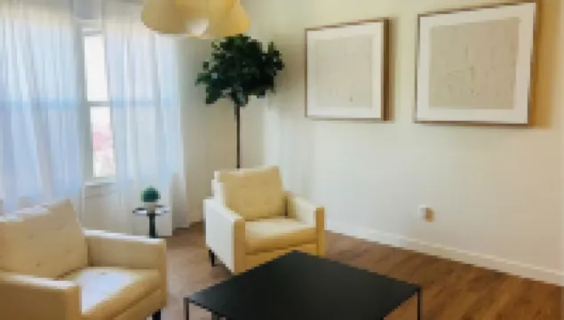 New Modern Home in West Faye with Frustration-Free Checkout, 10 Mins to Uofa