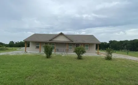 WILD CARD SUITE: Unit B.              Casino Retreat & Pickleball court