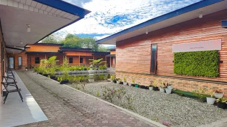 Rembele Cafe & Homestay Отели в г. Blang Sentang