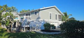 Just Renovated.  Well Stocked!  Serenity and Shelling Oasis. Walk to the Beach.