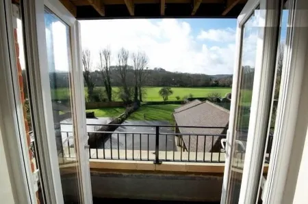 Buckingham Apartments Отели рядом с достопримечательностью «Библиотека Хай-Уиком»