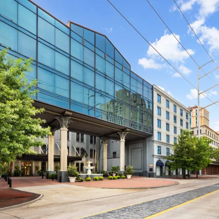 The Riverfront Hotel New Orleans Отели рядом с достопримечательностью «Конференц-центр Morial»