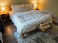 現代兩臥室小屋,帶熱水浴缸、遊戲設施和中心位置 霍金縣住宿飯店