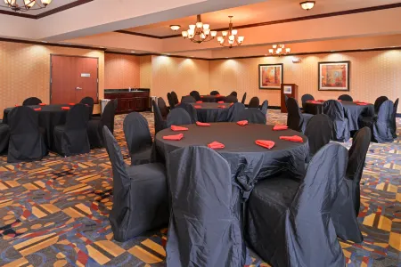 Holiday Inn Express & Suites Van Buren-FT Smith Area Отели в г. Киблер Тауншип