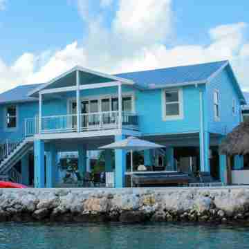 Welcome to Paradise Hotel Exterior