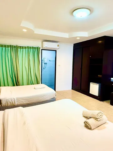 รูปภาพของCharming Guest Room in Central Pa Tong, Thailand