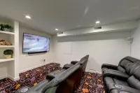 8BR Oceanfront in OBX w HotTub, Elevator & Theater Room!