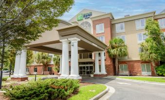 Holiday Inn Express & Suites Charleston-North