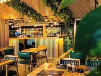 การ์นิ โฮเทล ดุม