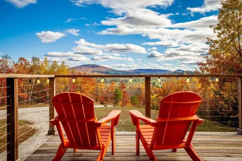 New Chalet: 8 mi to Sunday River+Pano Views+Hottub+Sauna+Dogok