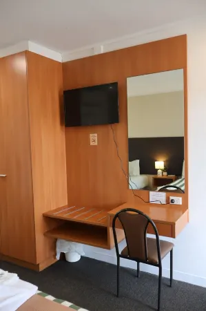 Heathcote Hotel Отели в г. Лукас Хайтс